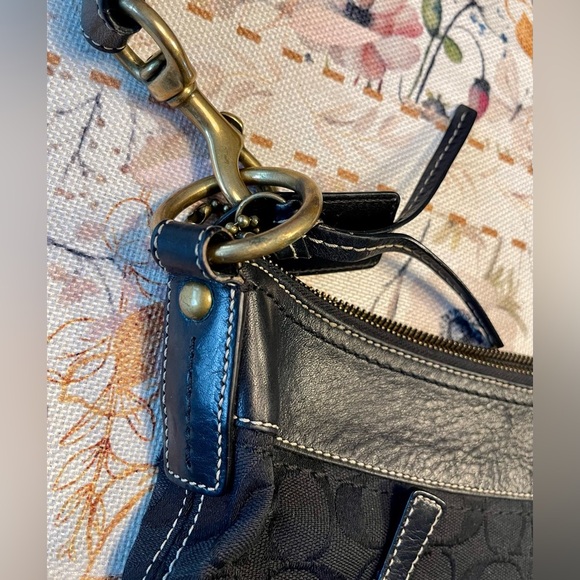 Vintage Coach 10403 | Black Signature Duffle / Crossbody Bag - Picture 11 of 13